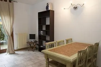 Apartamento And *